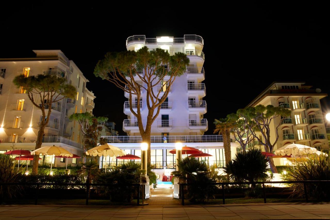 Termini Beach Hotel & Suites Lido di Jesolo Exteriör bild